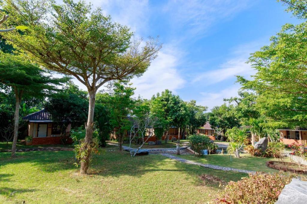 Dusit Talai Resort Mu Si Buitenkant foto